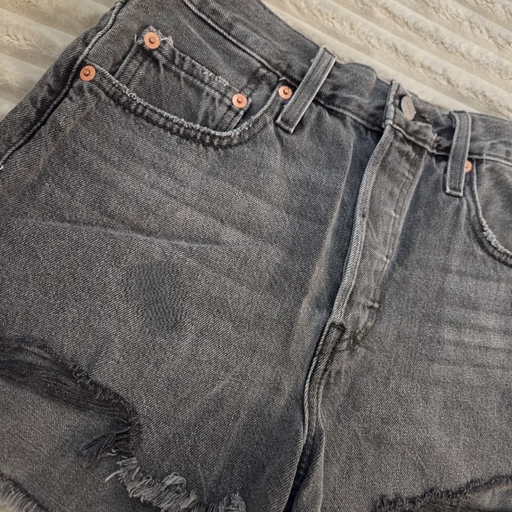 Levi's 501 Original Shorts Size 27 W27 Black Jean Frayed Cutoff Button Fly - Picture 2 of 12